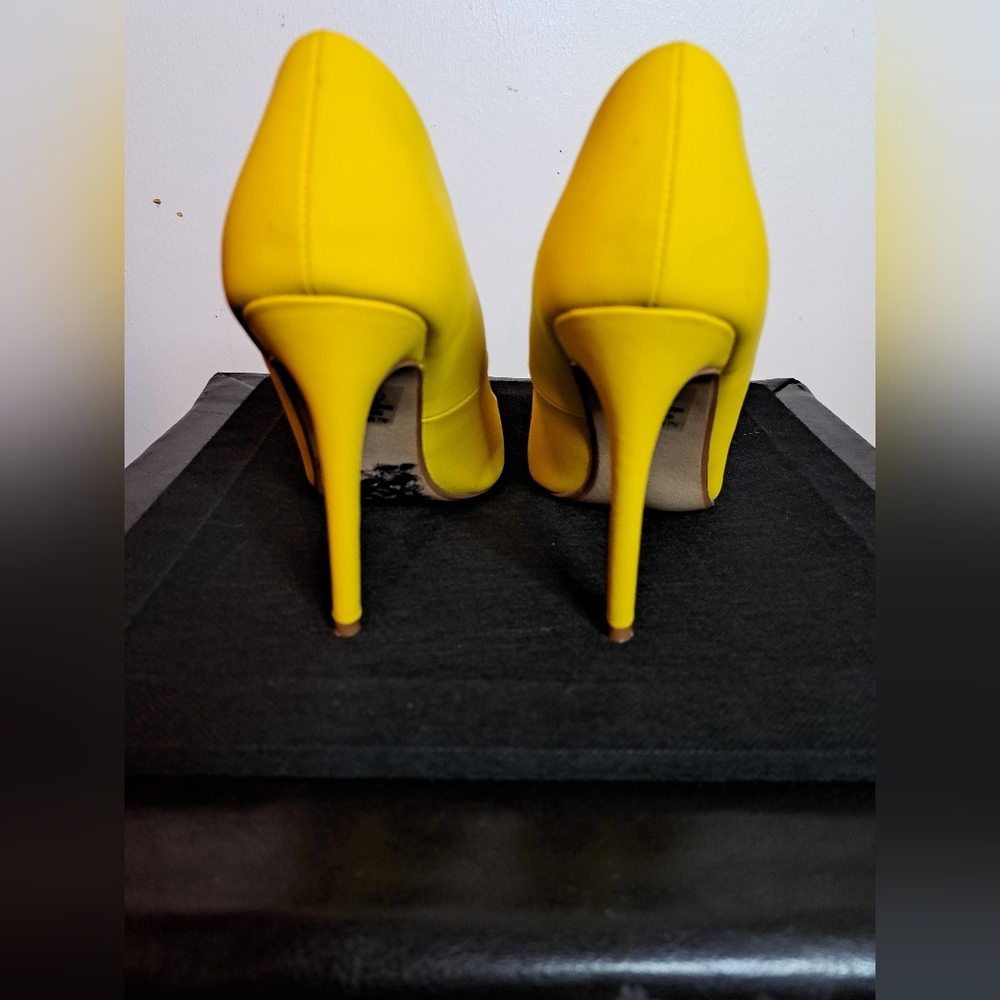 Heels - Picture 3 of 4